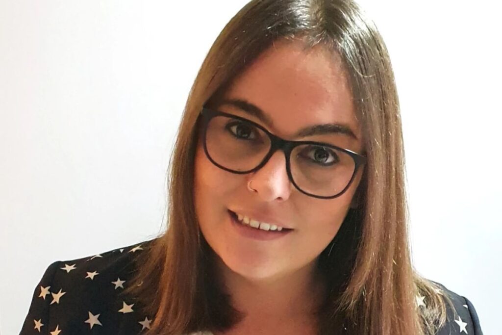 Entrevista a la escritora Abril Camino